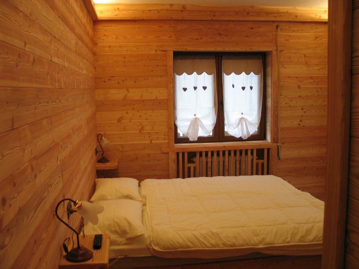B & B Le Riue อาปริกา ภายนอก รูปภาพ
